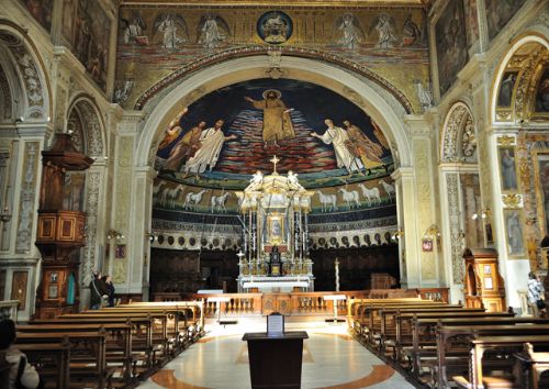 La basilica dei Santi Cosma e Damiano e il Presepe storico