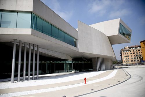 MAXXI – L’edificio di Zaha Hadid e la mostra “Non basta ricordare”