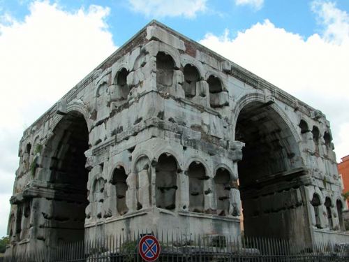 Passeggiata serale |Il Rione Ripa tra l’Arco di Giano e piazza della Consolazione