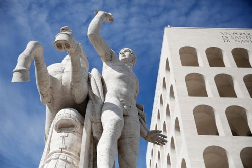 Il Palazzo della Civiltà Italiana con la mostra "Una Nuova Roma"