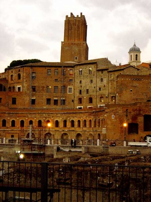 Passeggiata serale |Le torri medioevali di Roma