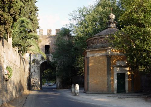 Il santo del mese | La chiesa di San Giovanni a Porta Latina e il tempietto di San Giovanni in Oleo