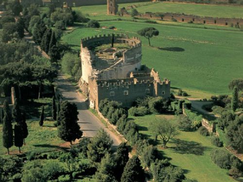 Apertura serale | La tomba di Cecilia Metella.