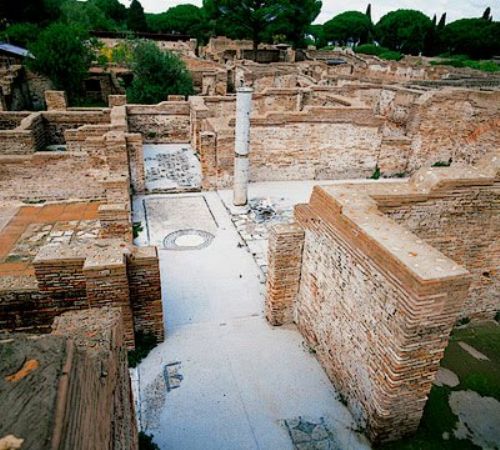 Apertura riservata | Le “case a giardino” di Ostia antica