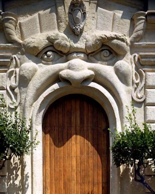 Passeggiata | Roma “bizantina”. Itinerario semi-dannunziano da via Gregoriana a Palazzo Sciarra