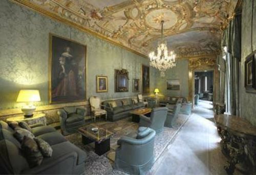 Apertura riservata | Palazzo Rondinini