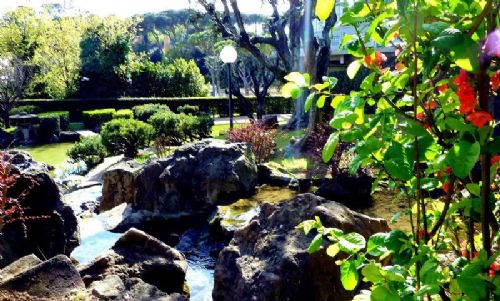 Lanterne di pietra a Valle Giulia Il giardino Sen’en all’Istituto Giapponese di Cultura