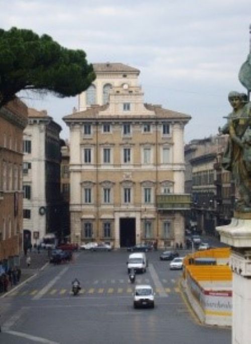 Passeggiata  Le storie dal balcone. I balconi storici di Roma