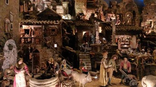 La basilica dei Santi Cosma e Damiano e il Presepe storico