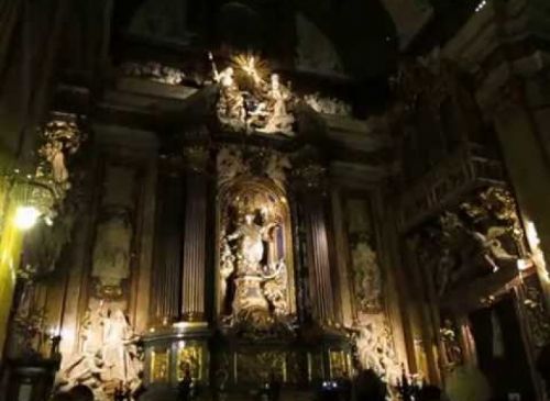La “Macchina di San’Ignazio” nella chiesa del Gesù: l’epifania del sacro sulla scena barocca
