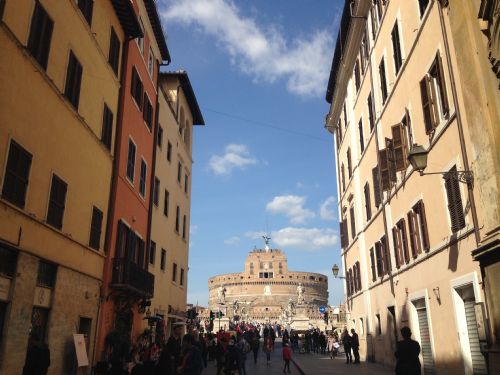 Passeggiata serale |?La cavalcata del papa. Viaggio storico lungo la via Papalis