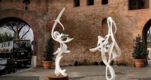 Passeggiata / Mostra | I Dioscuri tornano a Roma. L’arte di Meggiato a Via Veneto